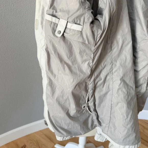 Marmot Women's Hooded Ski Jacket in Creamy Grey - Picture 15 of 16